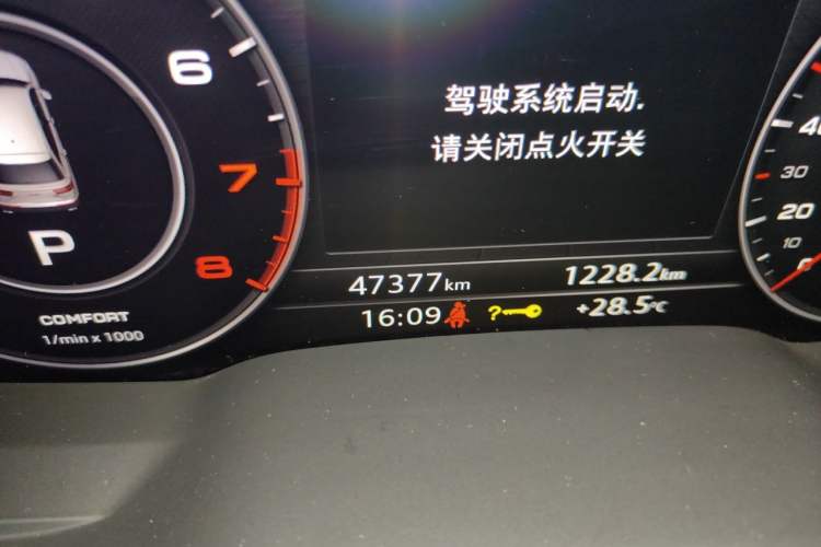 Used Audi Q7 2019 45 TFSI Comfort Model Odometer Close Up