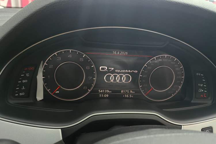 Used Audi Q7 2019 55 TFSI Technology Edition Odometer Close Up