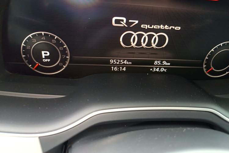 Used Audi Q7 2019 45 TFSI Comfort Model Odometer Close Up
