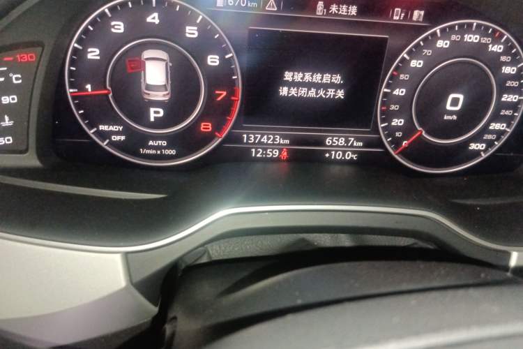 Used Audi Q7 2019 45 TFSI Comfort Model Odometer Close Up