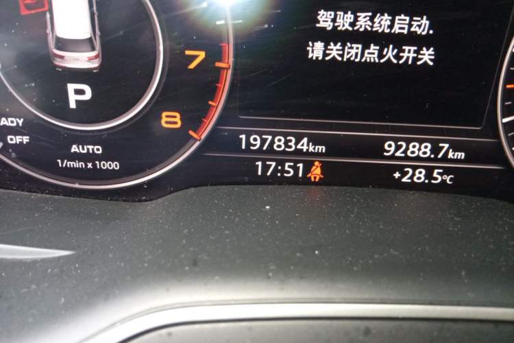 Used Audi Q7 2019 45 TFSI Comfort Model Odometer Close Up