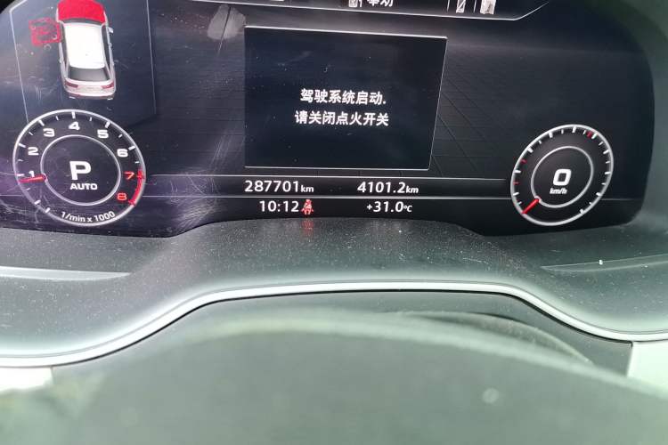 Used Audi Q7 2019 45 TFSI Comfort Model Odometer Close Up