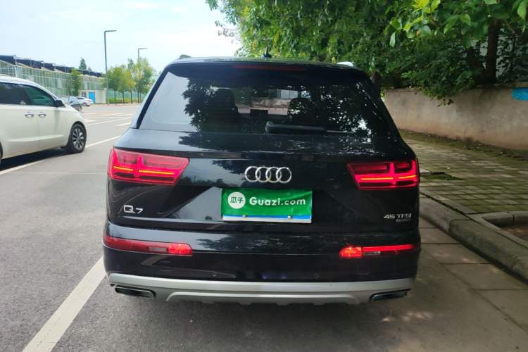 Used Audi Q7 2019 45 TFSI Comfort Model Rear