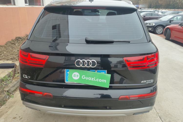 Used Audi Q7 2019 45 TFSI Comfort Model Rear