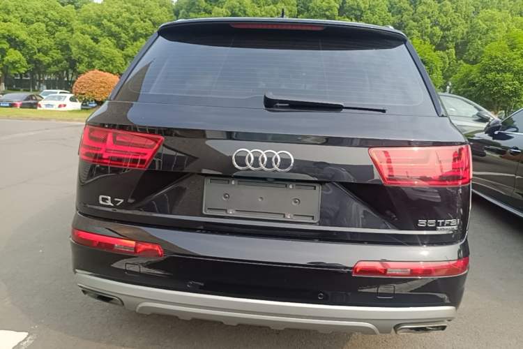 Used Audi Q7 2019 45 TFSI Comfort Model Rear