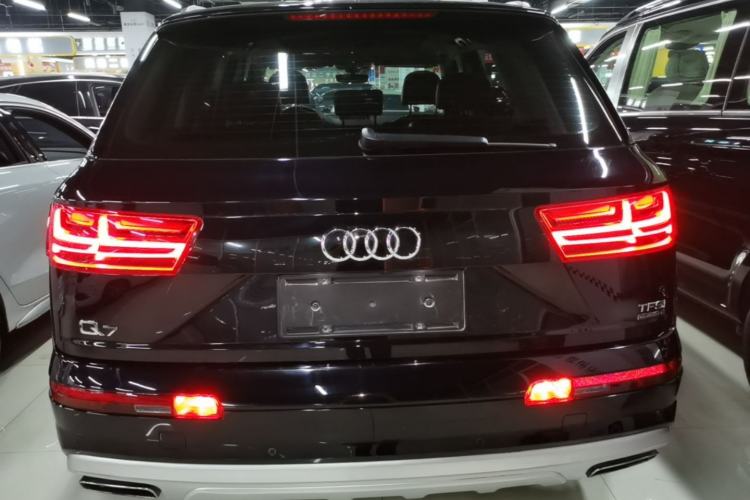 Used Audi Q7 2019 45 TFSI Comfort Model Rear