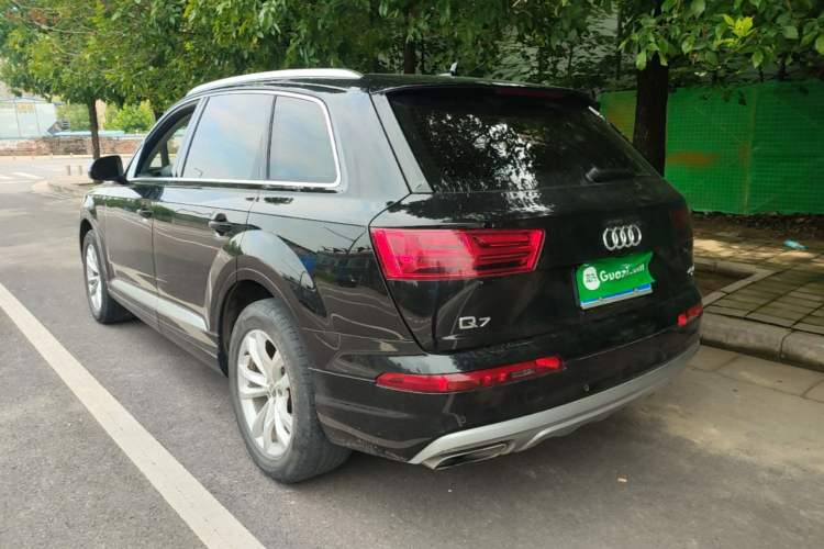 Used Audi Q7 2019 45 TFSI Comfort Model Rear Left 45 Deg