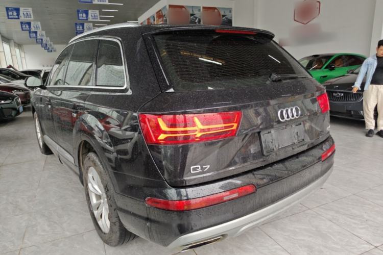 Used Audi Q7 2019 45 TFSI Comfort Model Rear Left 45 Deg
