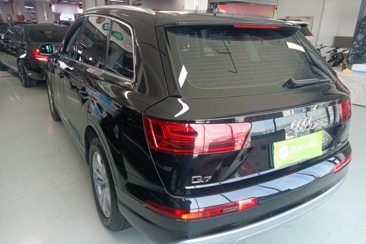 Used Audi Q7 2019 45 TFSI Comfort Model Rear Left 45 Deg