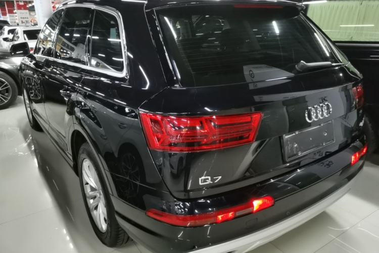 Used Audi Q7 2019 45 TFSI Comfort Model Rear Left 45 Deg