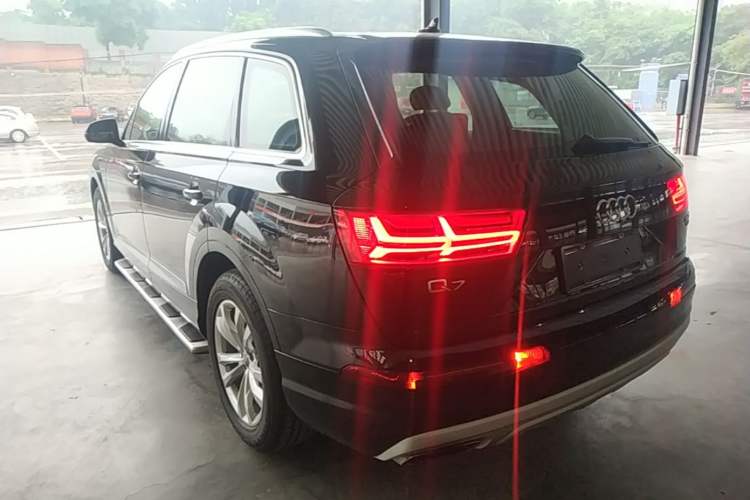 Used Audi Q7 2019 55 TFSI Technology Edition Rear Left 45 Deg