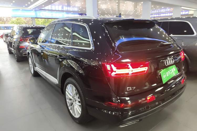 Used Audi Q7 2019 55 TFSI Technology Edition Rear Left 45 Deg