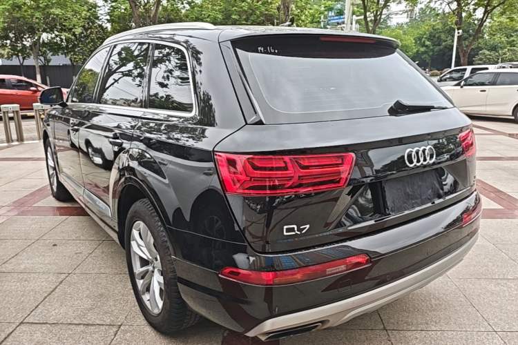 Used Audi Q7 2019 45 TFSI Comfort Model Rear Left 45 Deg