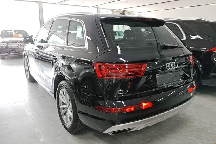 Used Audi Q7 2019 45 TFSI Comfort Model Rear Left 45 Deg