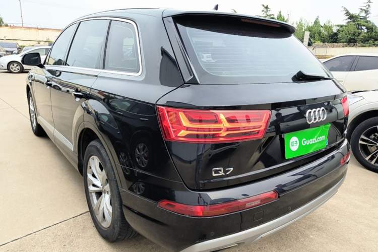 Used Audi Q7 2019 45 TFSI Comfort Model Rear Left 45 Deg