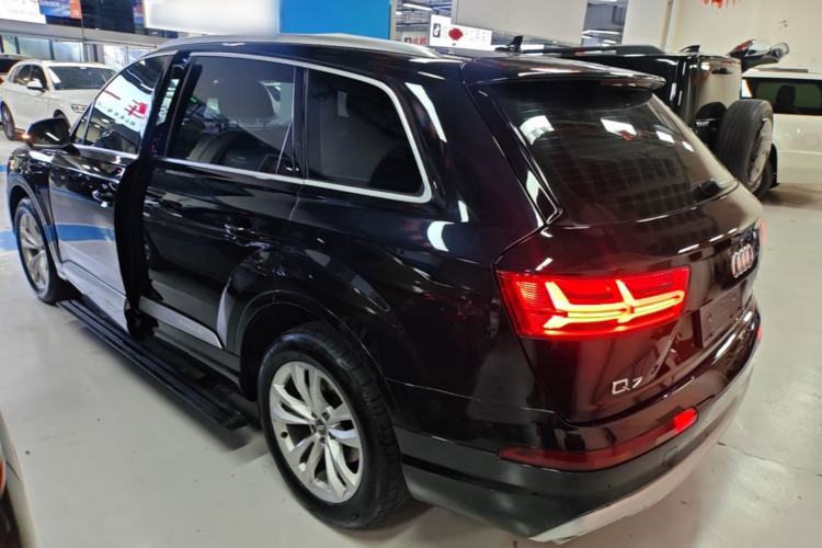 Used Audi Q7 2019 45 TFSI Comfort Model Rear Left 45 Deg