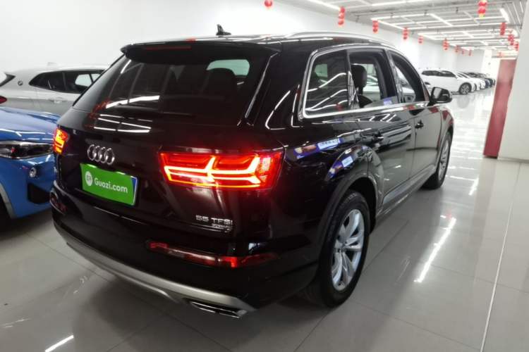 Used Audi Q7 2019 55 TFSI Technology Edition Rear Right 45 Deg