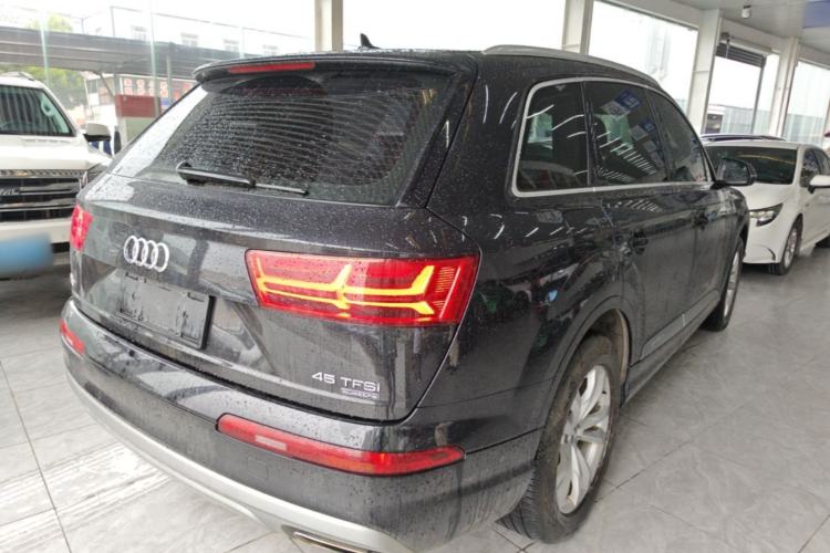 Used Audi Q7 2019 45 TFSI Comfort Model Rear Right 45 Deg