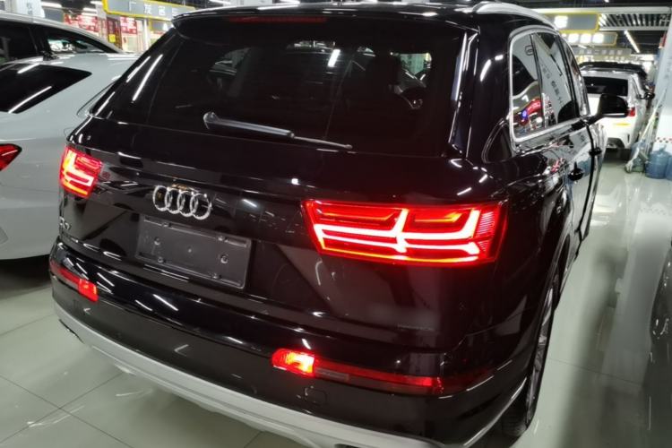 Used Audi Q7 2019 45 TFSI Comfort Model Rear Right 45 Deg