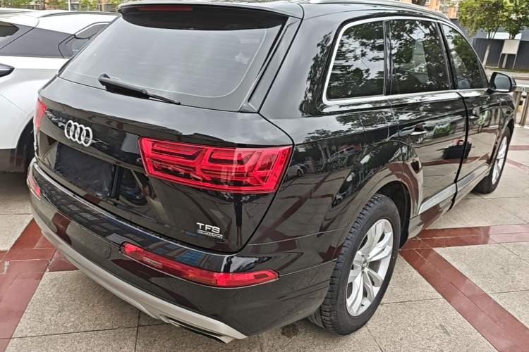 Used Audi Q7 2019 45 TFSI Comfort Model Rear Right 45 Deg