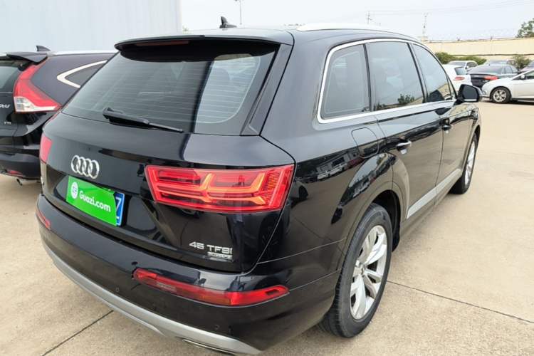 Used Audi Q7 2019 45 TFSI Comfort Model Rear Right 45 Deg