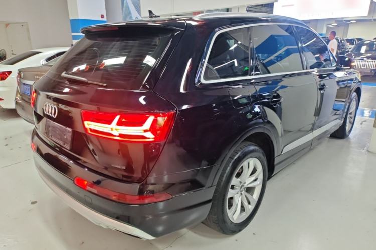 Used Audi Q7 2019 45 TFSI Comfort Model Rear Right 45 Deg
