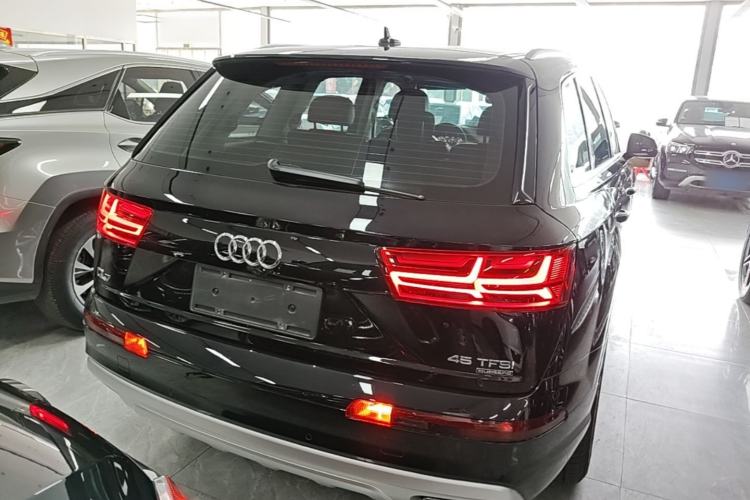 Used Audi Q7 2019 45 TFSI Comfort Model Rear