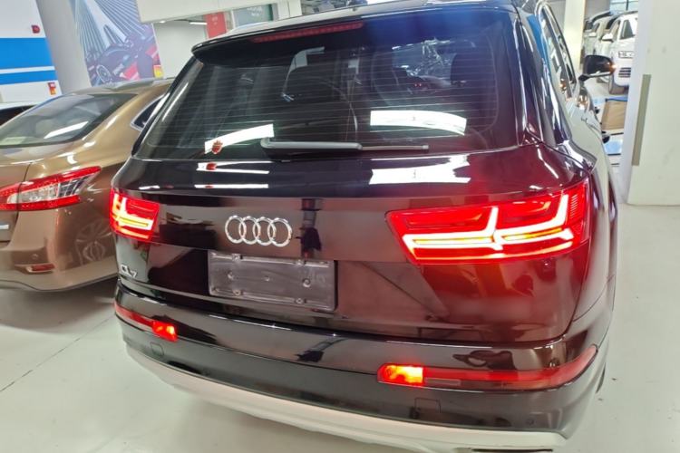 Used Audi Q7 2019 45 TFSI Comfort Model Rear