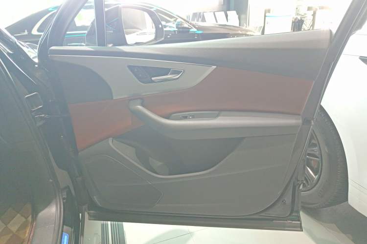 Used Audi Q7 2019 45 TFSI Comfort Model Right Front Door Interior