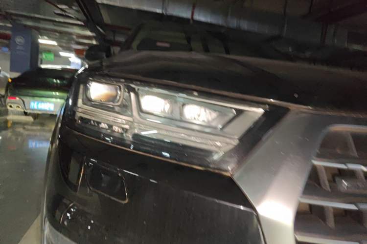 Used Audi Q7 2019 45 TFSI Comfort Model Right Front Headlight