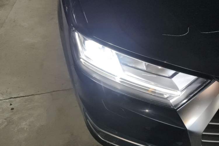 Used Audi Q7 2019 45 TFSI Comfort Model Right Front Headlight