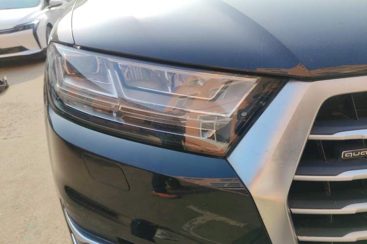 Used Audi Q7 2019 45 TFSI Comfort Model Right Front Headlight