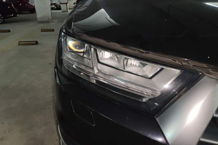 Used Audi Q7 2019 45 TFSI Comfort Model Right Front Headlight