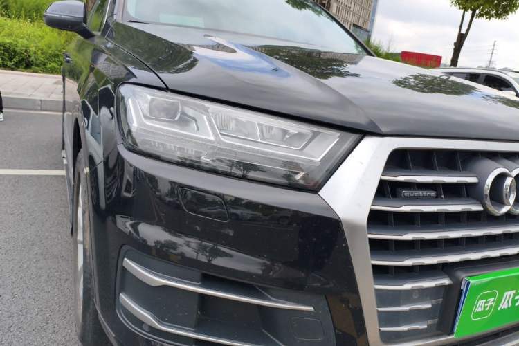 Used Audi Q7 2019 45 TFSI Comfort Model Right Front Headlight