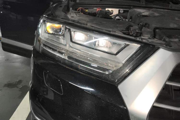 Used Audi Q7 2019 45 TFSI Comfort Model Right Front Headlight