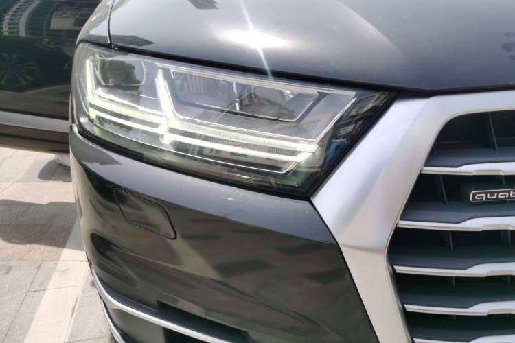 Used Audi Q7 2019 45 TFSI Comfort Model Right Front Headlight