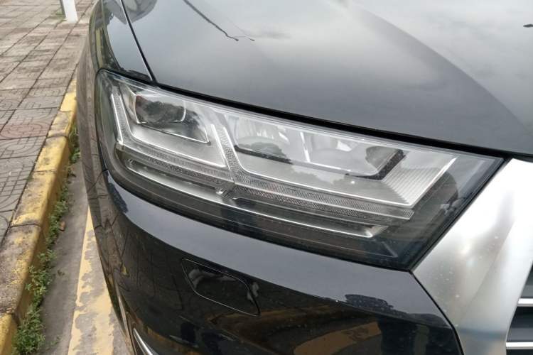 Used Audi Q7 2019 45 TFSI Comfort Model Right Front Headlight