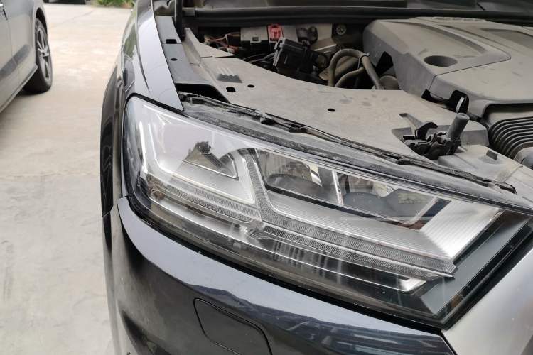 Used Audi Q7 2019 45 TFSI Comfort Model Right Front Headlight