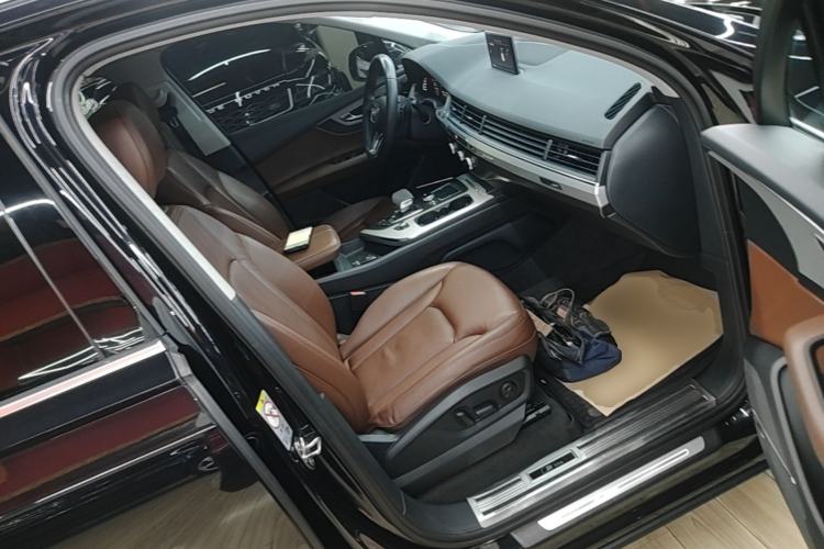 Used Audi Q7 2019 55 TFSI Technology Edition Right Front Seat