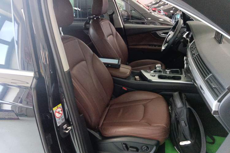 Used Audi Q7 2019 45 TFSI Comfort Model Right Front Seat