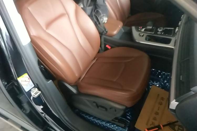 Used Audi Q7 2019 55 TFSI Technology Edition Right Front Seat