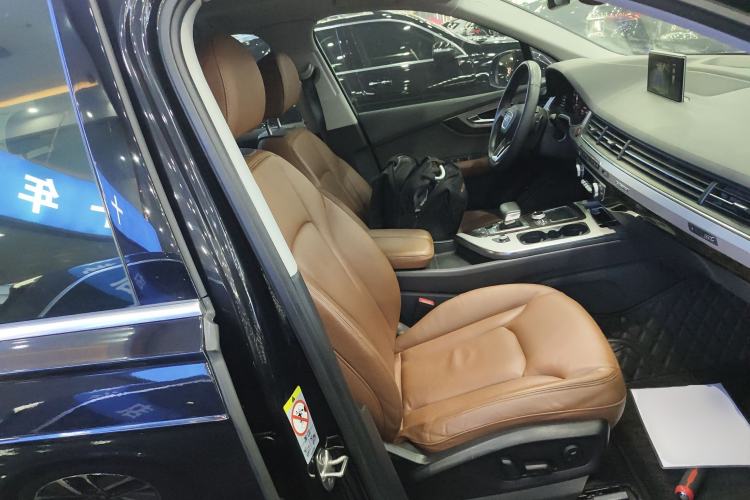 Used Audi Q7 2019 55 TFSI Technology Edition Right Front Seat