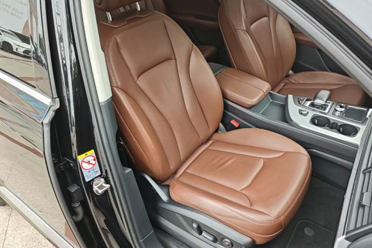Used Audi Q7 2019 45 TFSI Comfort Model Right Front Seat