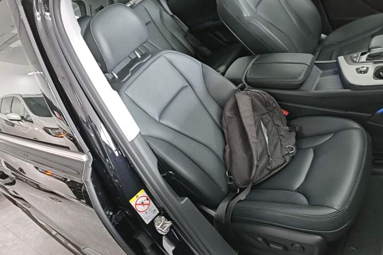Used Audi Q7 2019 45 TFSI Comfort Model Right Front Seat