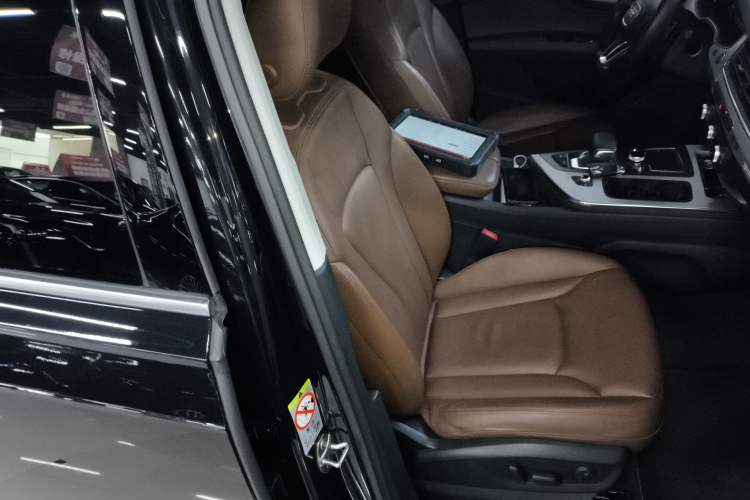 Used Audi Q7 2019 55 TFSI Technology Edition Right Front Seat