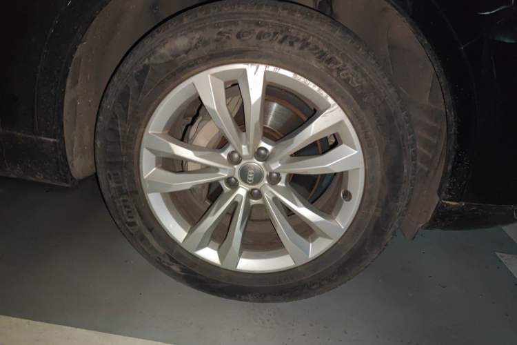 Used Audi Q7 2019 45 TFSI Comfort Model Right Front Wheel Hub