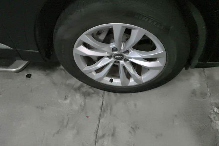 Used Audi Q7 2019 45 TFSI Comfort Model Right Front Wheel Hub