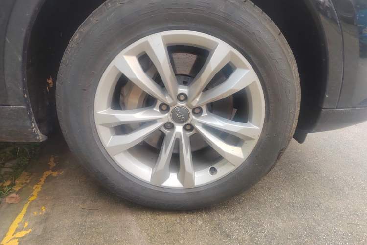 Used Audi Q7 2019 45 TFSI Comfort Model Right Front Wheel Hub