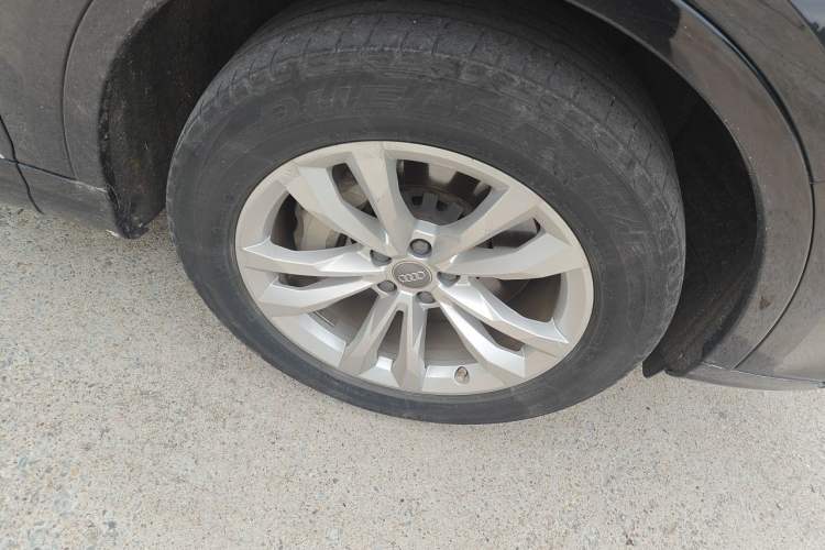 Used Audi Q7 2019 45 TFSI Comfort Model Right Front Wheel Hub
