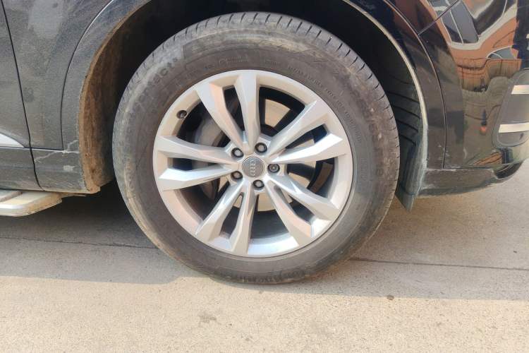 Used Audi Q7 2019 45 TFSI Comfort Model Right Front Wheel Hub